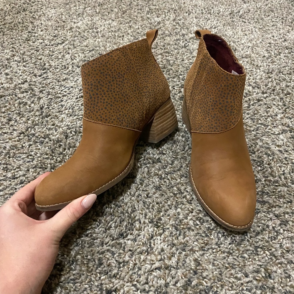 TOMS Booties - Picture 4 of 5